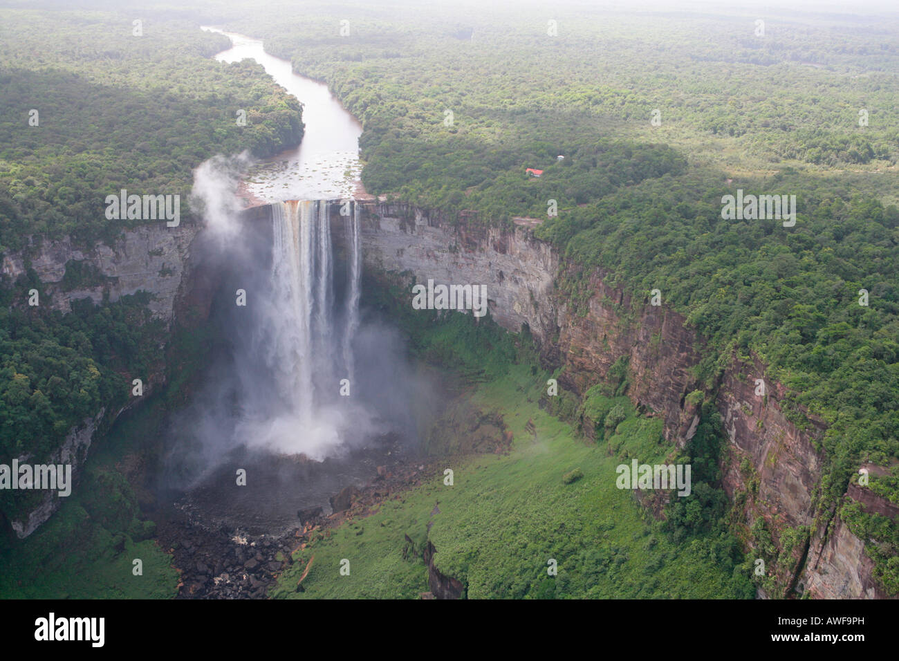 Toma aérea, Cataratas Kaieteur, Parque Nacional Potaro, Guyana, Sudamérica Foto de stock