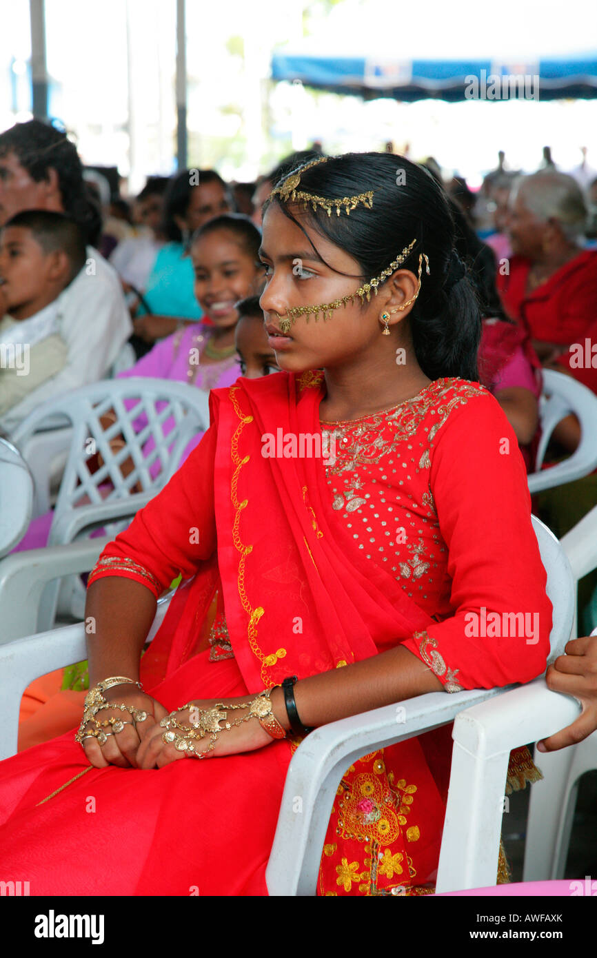 Niña de etnia india en un festival hindú, Georgetown, Guyana, Sudamérica Foto de stock