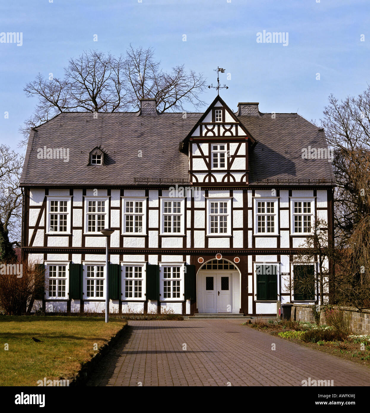 Estilo Fachwerk rectoría en Anroechte, Renania del Norte-Westfalia, Alemania, Europa Foto de stock