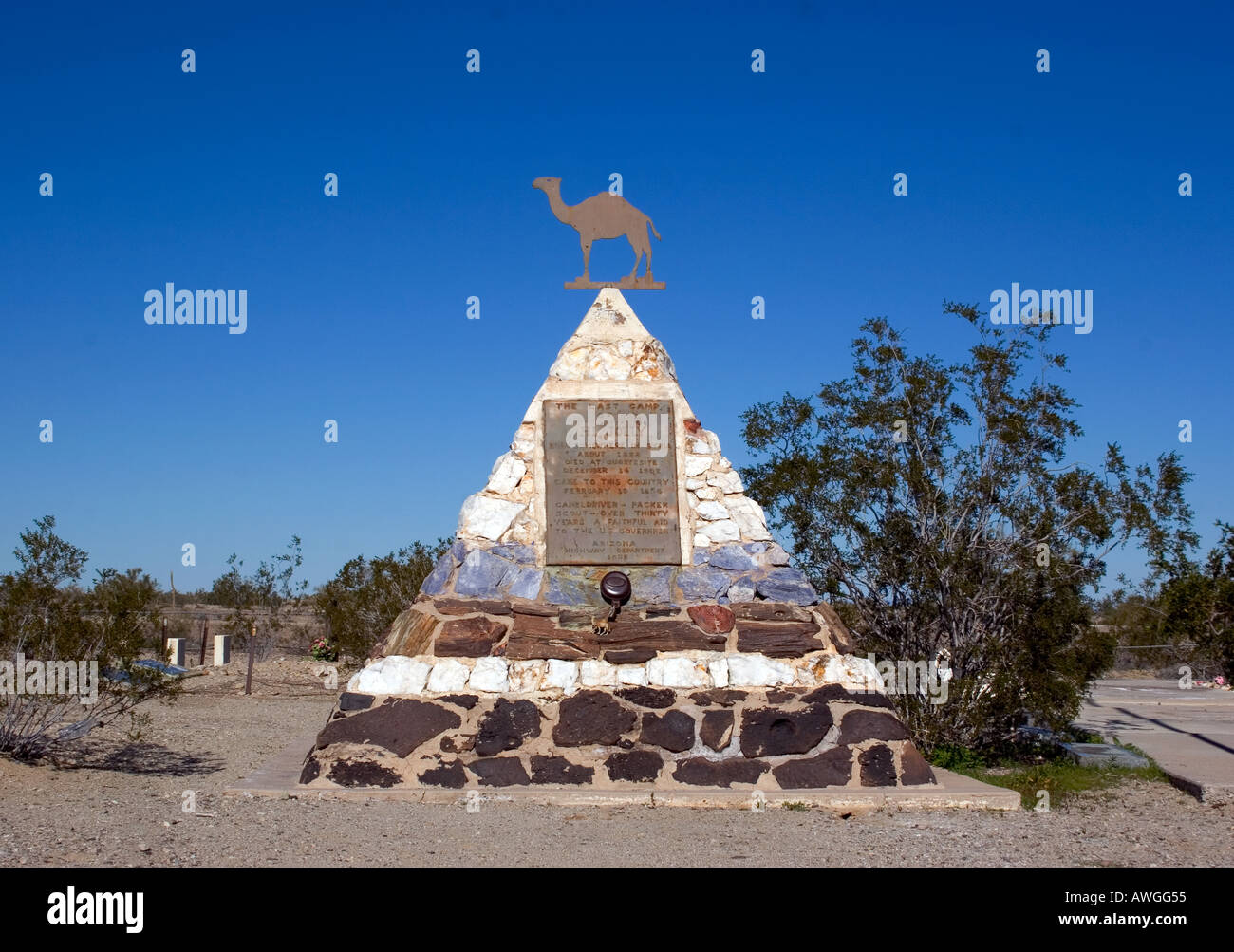 Hola Jolly aka Hadji Ali un camello sirio trainer s lápida ubicada en  Quartzsite Arizona Fotografía de stock - Alamy