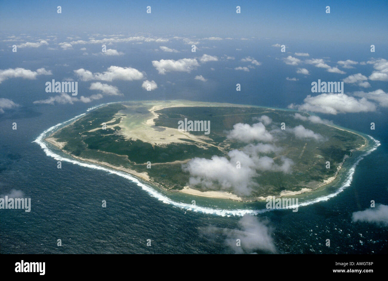 Vista aérea ,aerien,antena,vue aerienne,L ile Europa Europa Island es una pequeña isla tropical en el Océano Índico un poco les Foto de stock