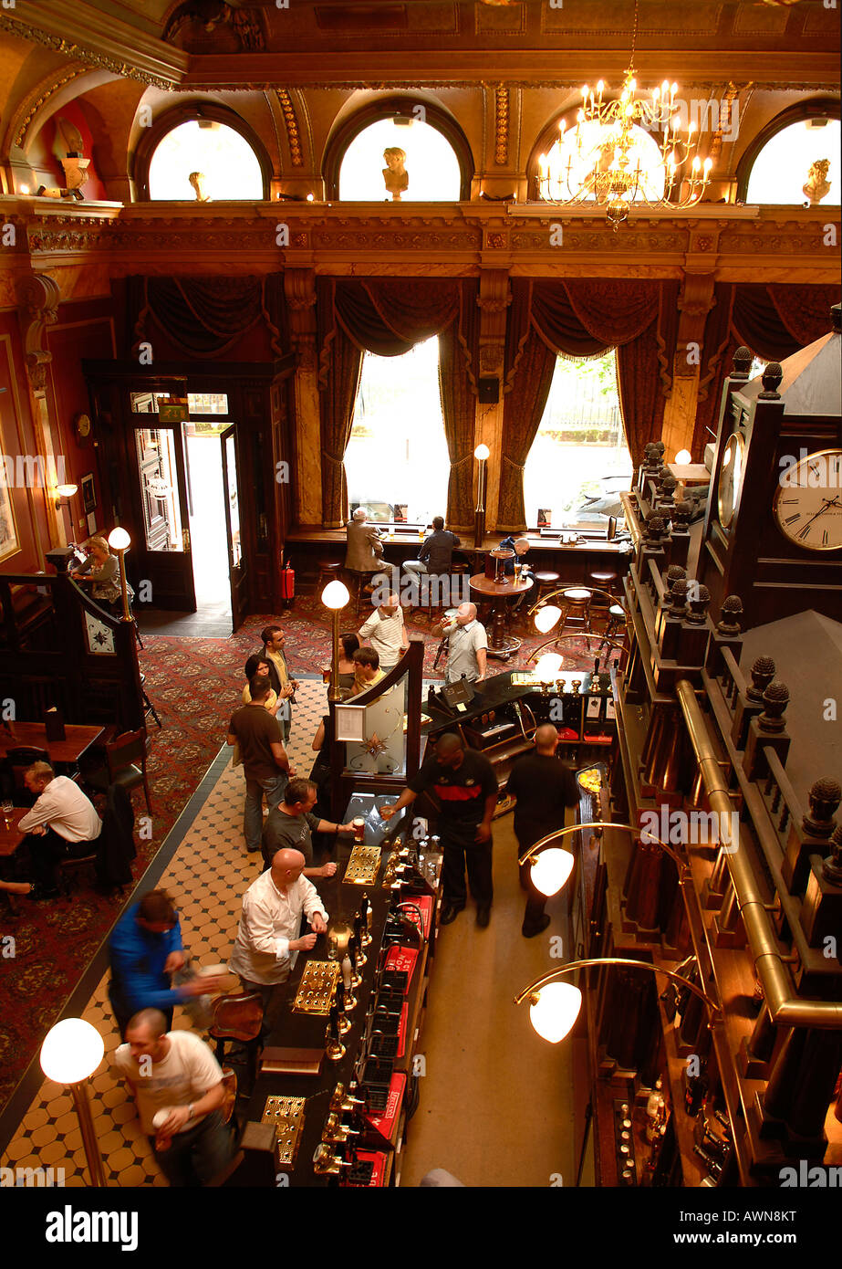 Joint Stock antiguo pub, un pub inglés, restaurante, Birmingham, West Midlands, Inglaterra, Reino Unido, Europa Foto de stock