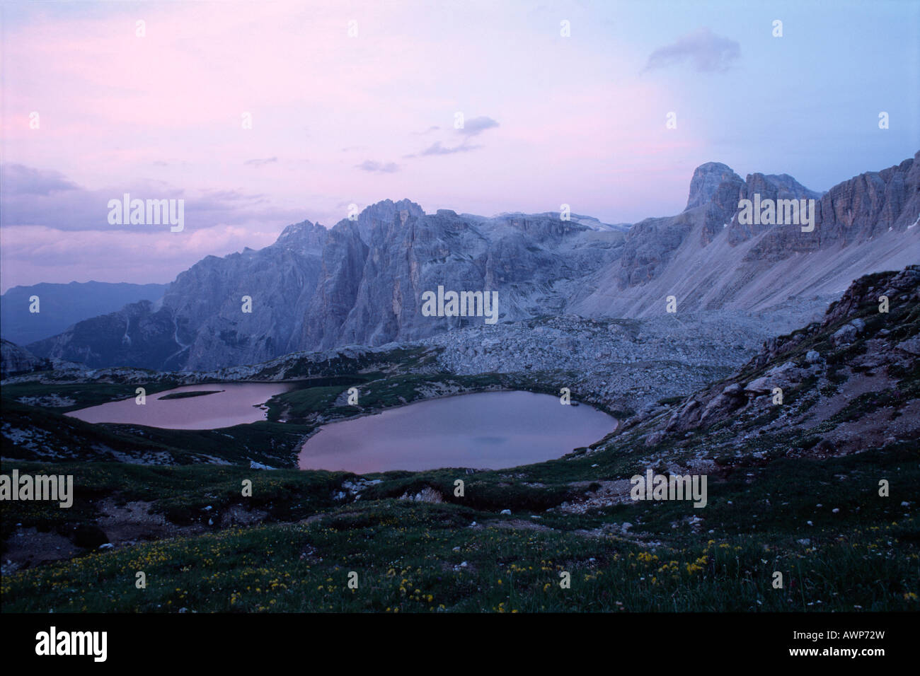 Los lagos alpinos, Mt. Einserkogel, dolomitas, Bolzano-Bozen Sexten, Italia, Europa Foto de stock