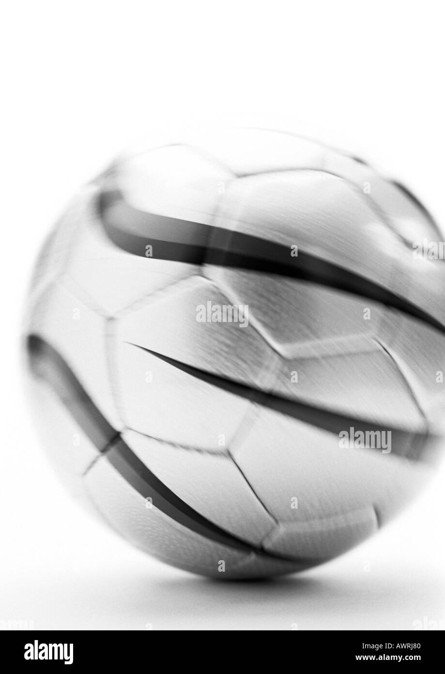 Balón de fútbol, de cerca, b&w. Foto de stock