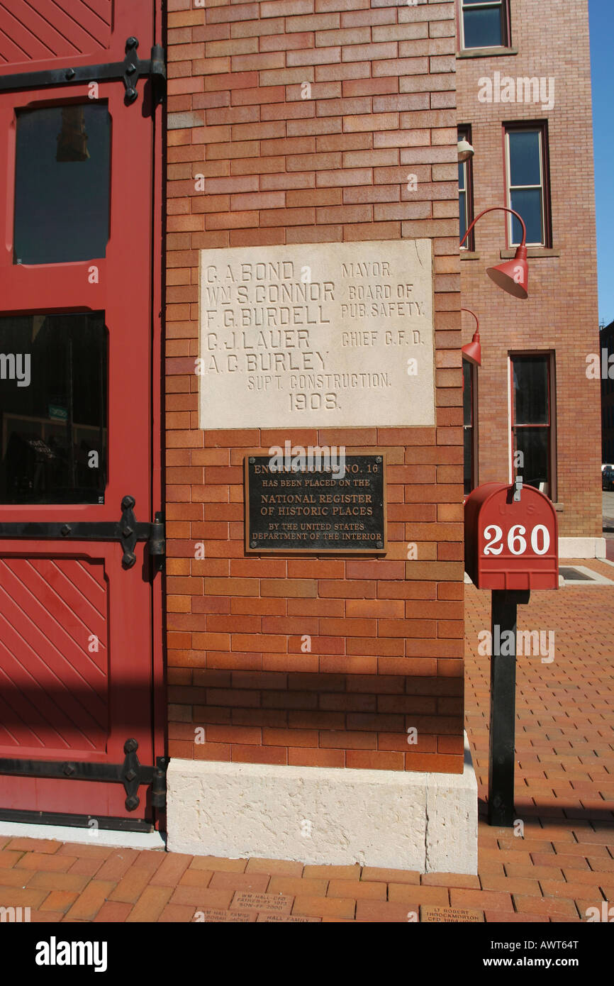 Número 16 Motor Casa Piedra angular y el registro histórico de la placa histórica firehouse en Columbus (Ohio), circa 1908 Foto de stock