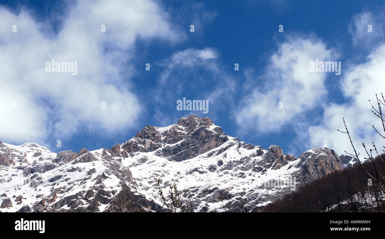 Una montaña en España llamados Picos de Europa Foto de stock