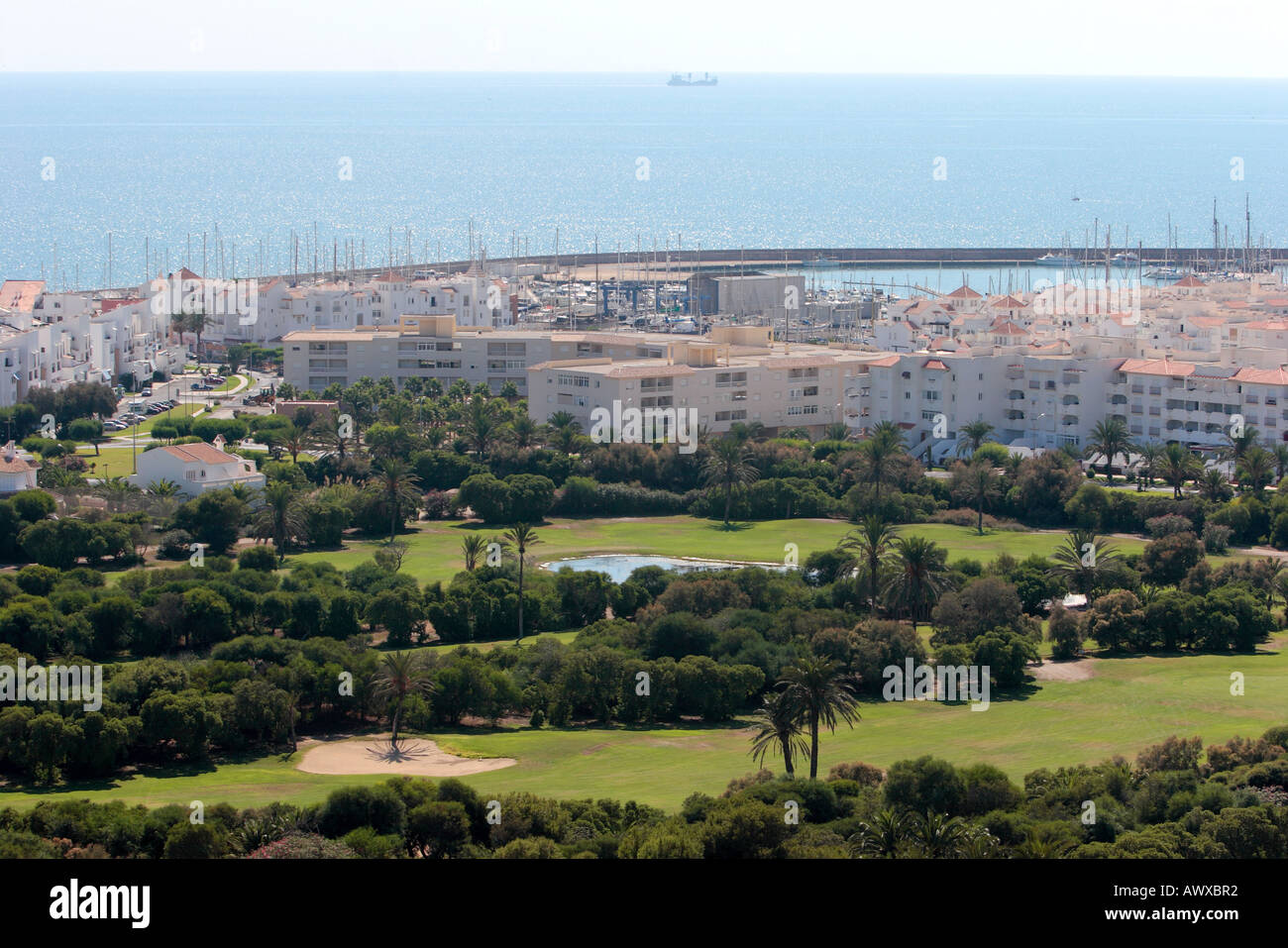 Almerimar Golf y puerto de España con vistas al mar de la Costa de Almería Foto de stock