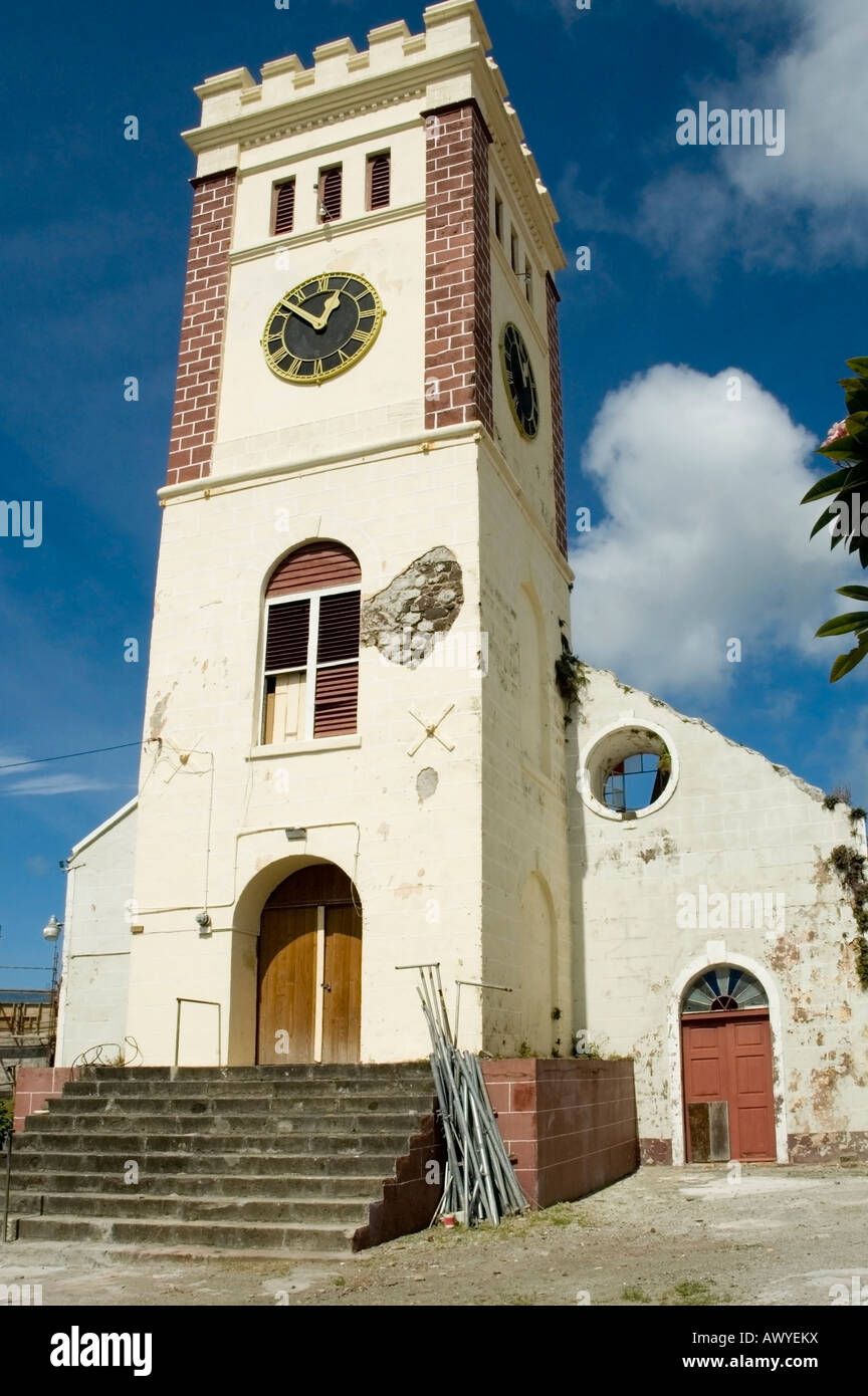 La torre del reloj de la Iglesia Anglicana de St George's gravemente dañadas por el huracán Iván, el St Georges, Granada Foto de stock
