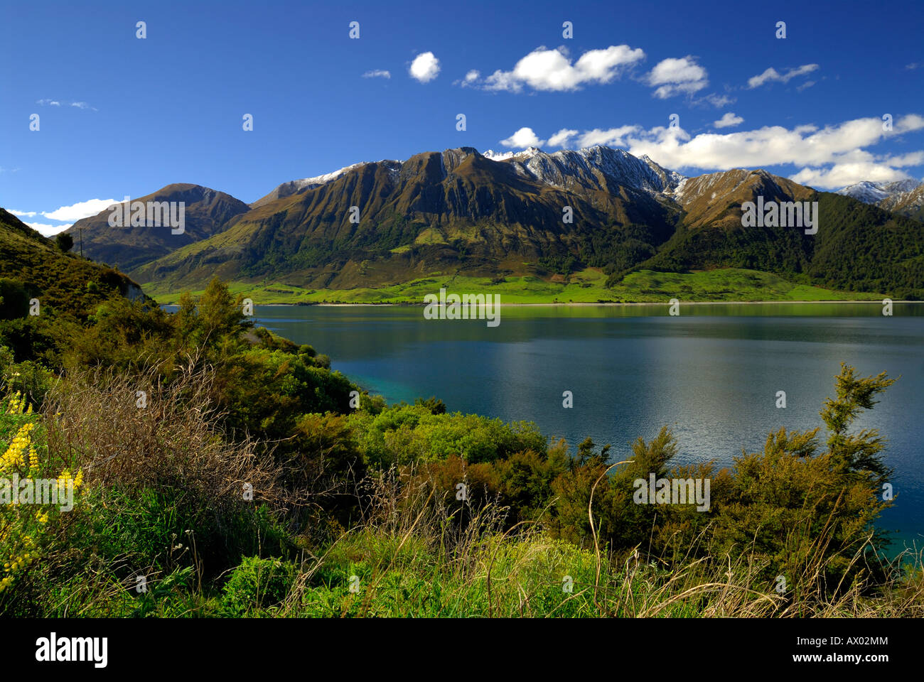 Lago Hawea en la Isla del Sur de Nueva Zelanda Foto de stock