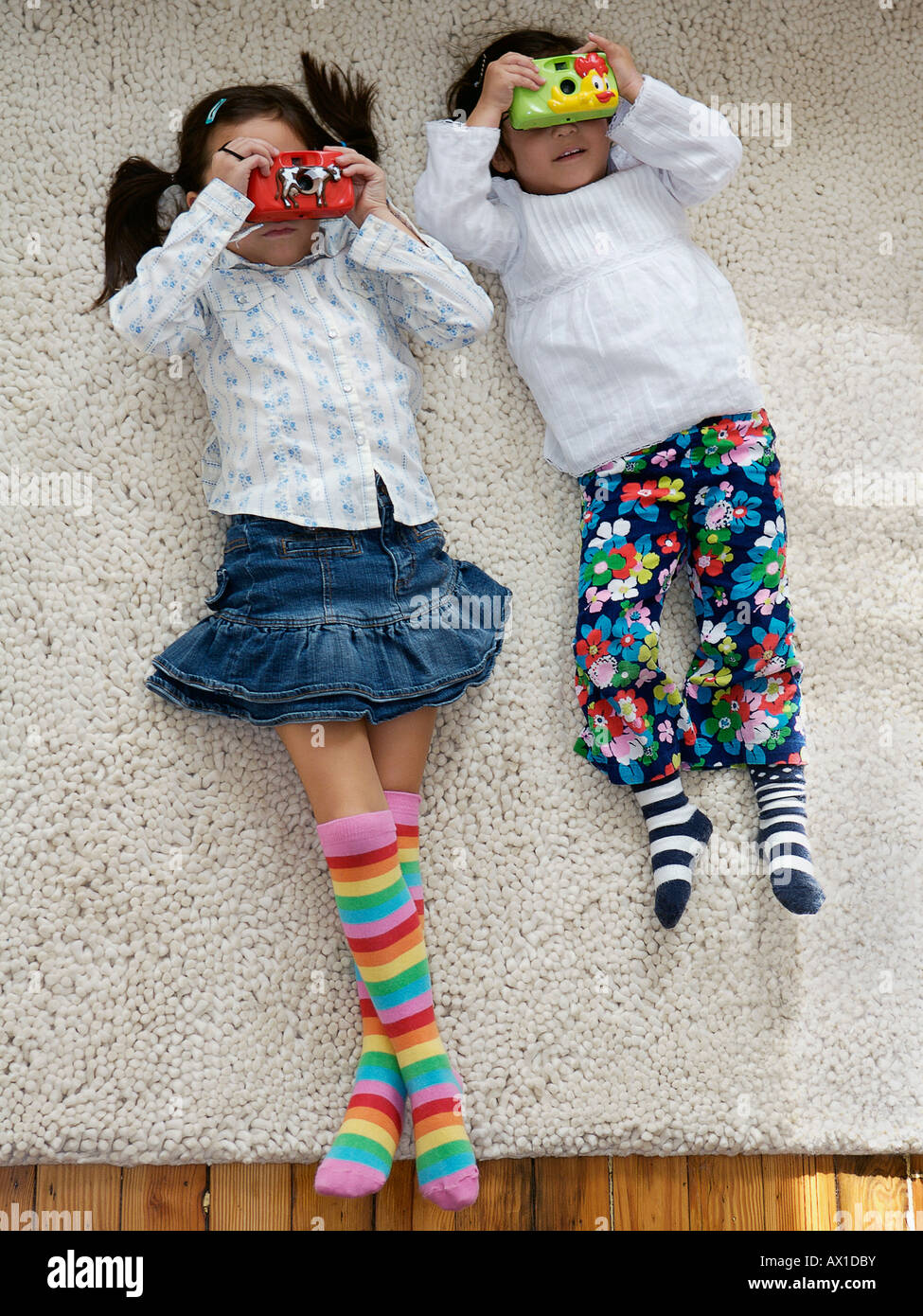 la falda niñas fotografías e de - Alamy