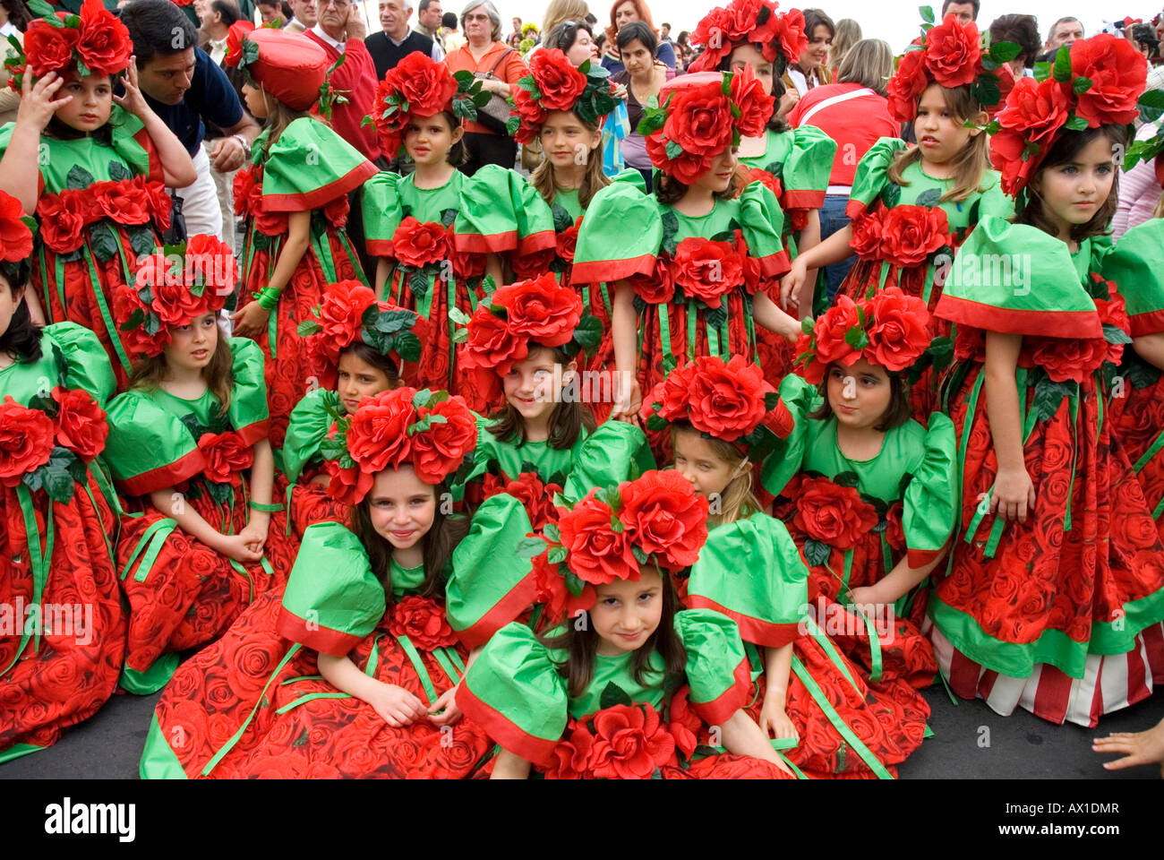 Gran procesión, Abril Fiesta de la flor en Funchal, Madeira, Portugal, Europa Foto de stock
