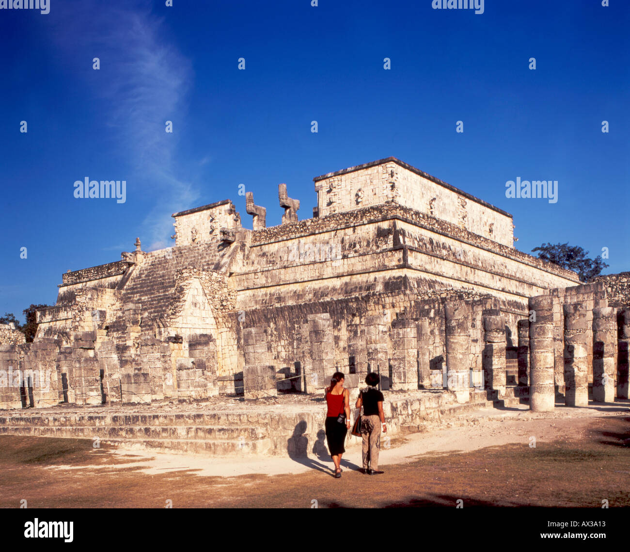 México Chichen Itza Ruinas mayas Yucatán Grupo de mil columna Foto de stock