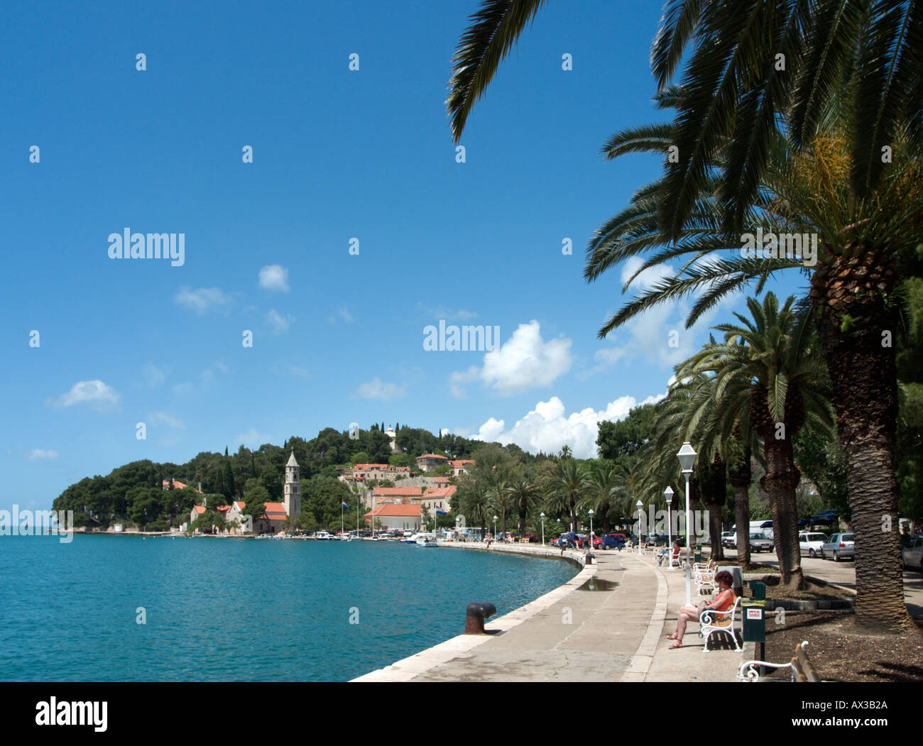 Paseo en Cavtat, Dubrovnik Riviera, la costa Dálmata, Croacia Foto de stock
