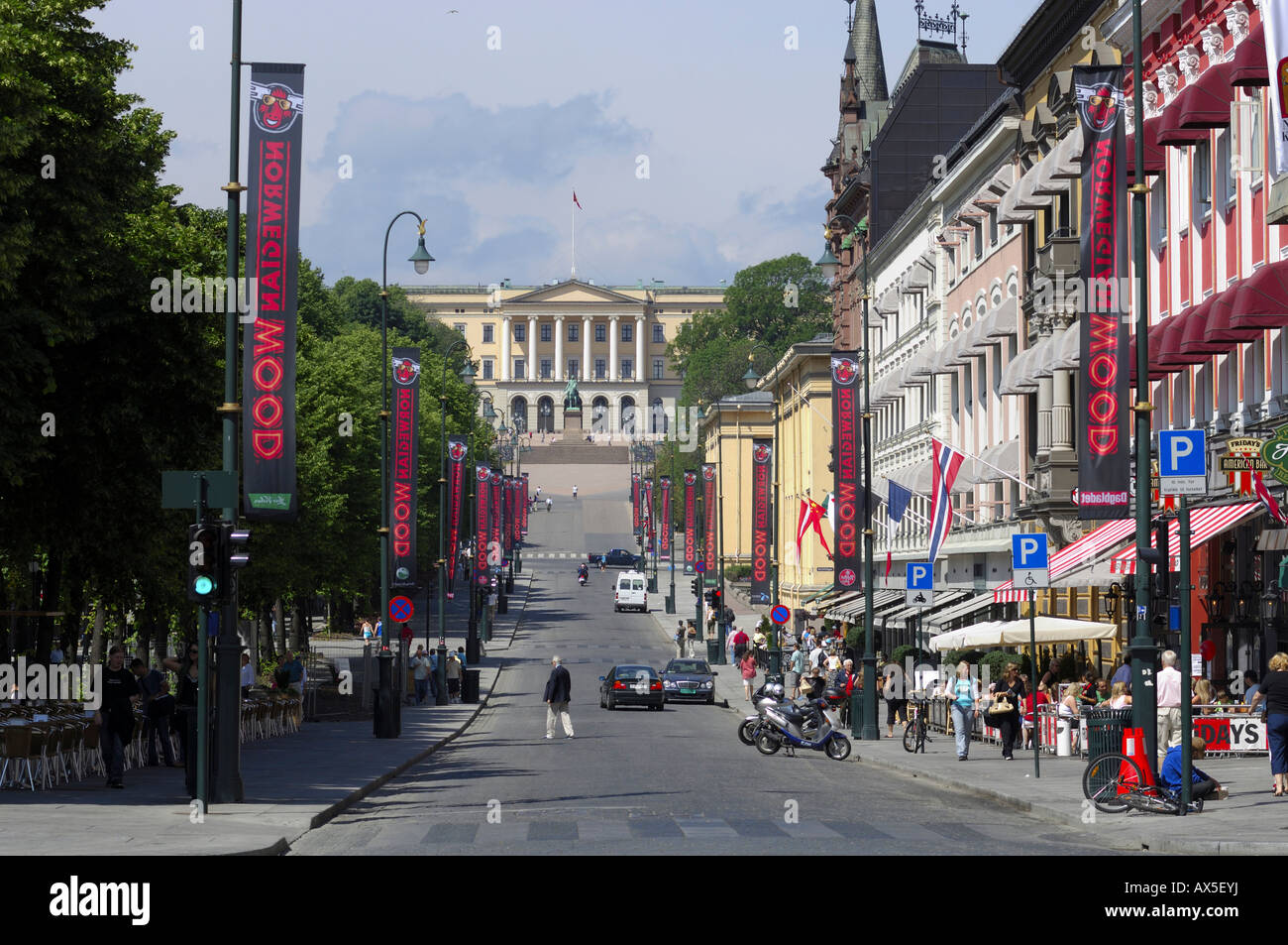 Karl Johans Gatan, la calle principal de Oslo, Noruega, Escandinavia, Europa Foto de stock