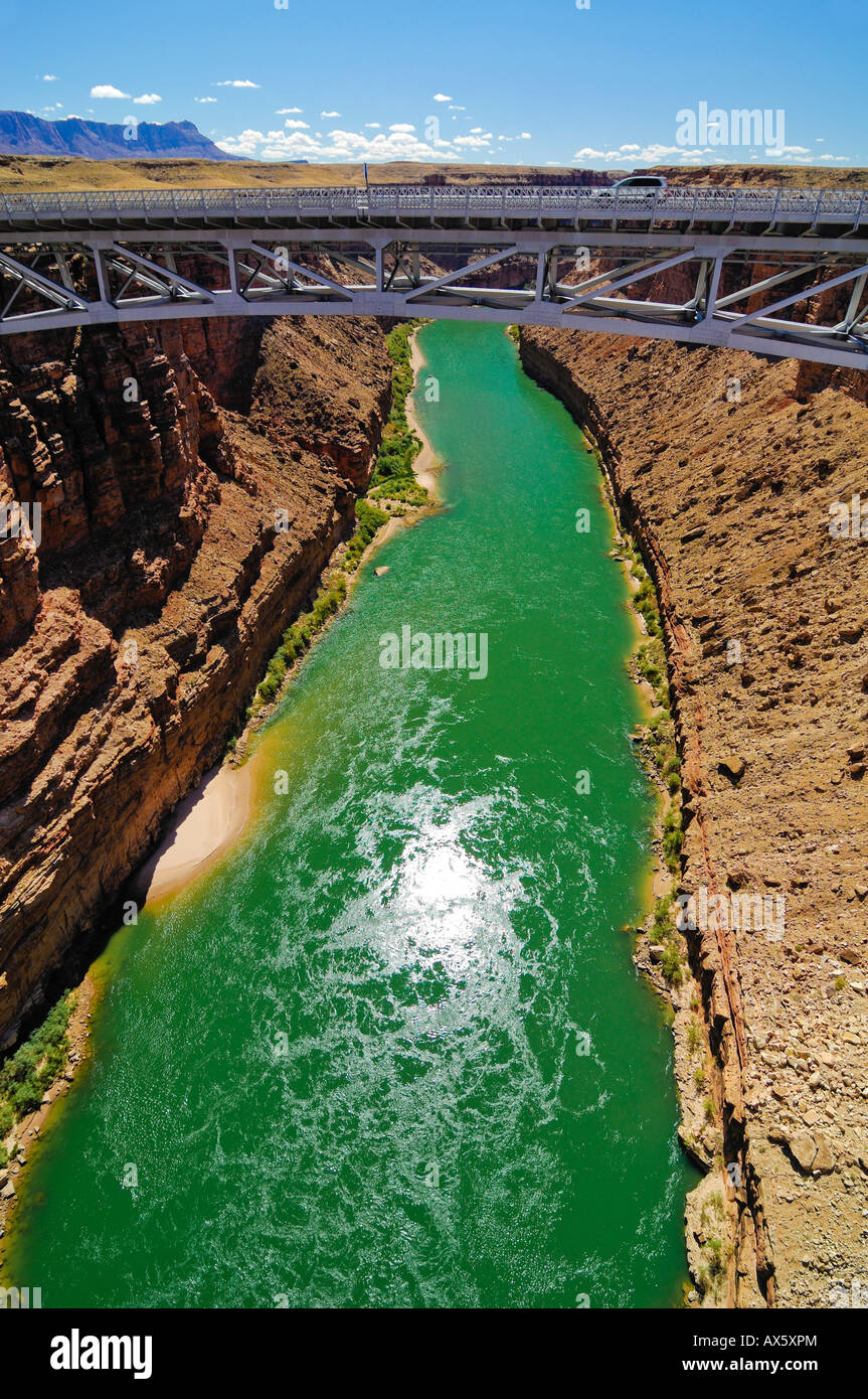 Navajo Bridge, puente de acero va sobre el Río Colorado, el Cañón