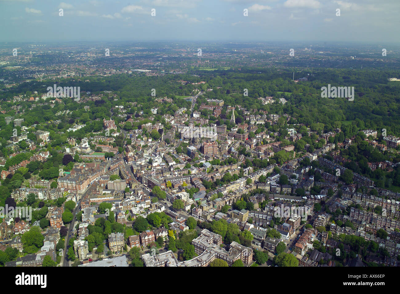 Vista aérea de Hampstead con Hampstead Heath en el fondo Foto de stock