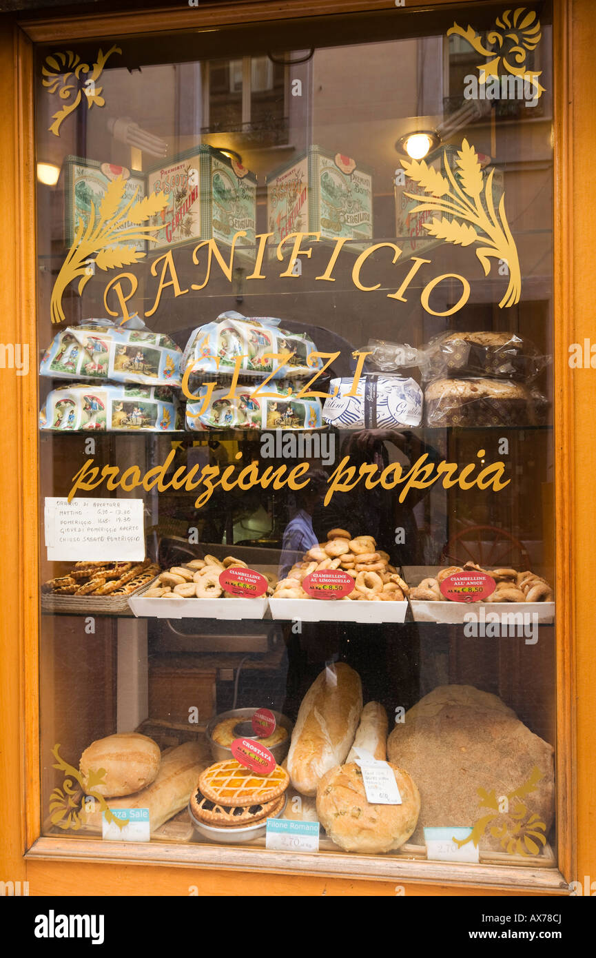 Ventana de una panadería tradicional, el centro histórico de Roma, Italia Foto de stock