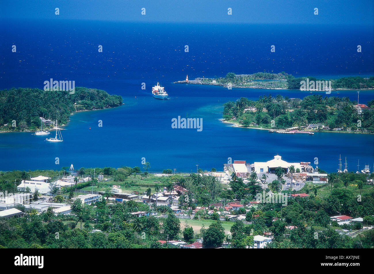 Blick auf Port Antonio und Marina, Isla, Portland, Karibik Jamaika Foto de stock