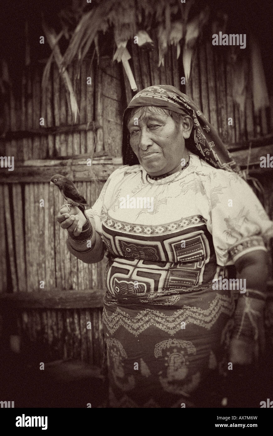 Los indios Kuna, mujer, las Islas de San Blas, Panamá Foto de stock