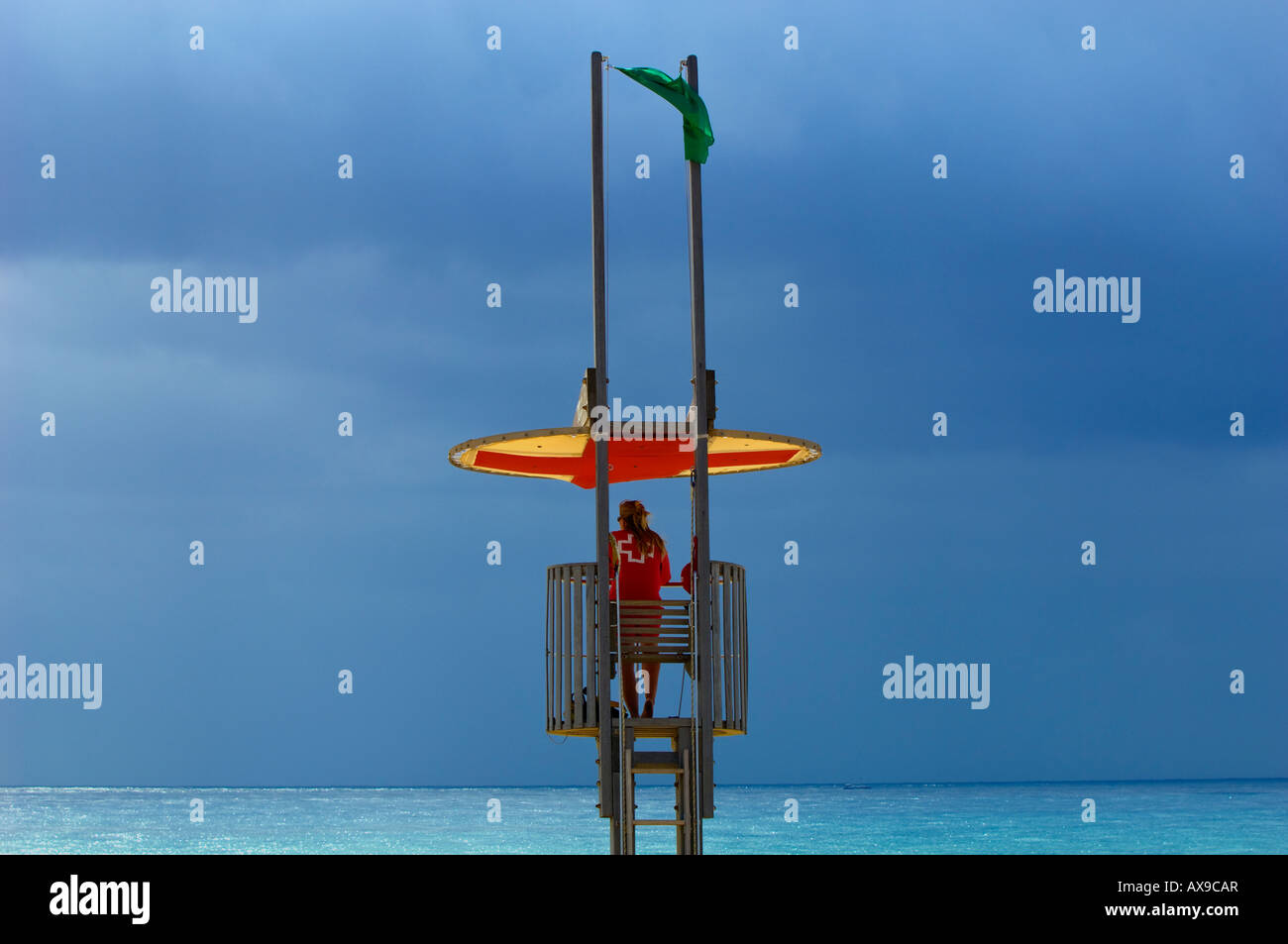 Socorrista en la playa de Bogatell Barcelona Cataluña España Foto de stock