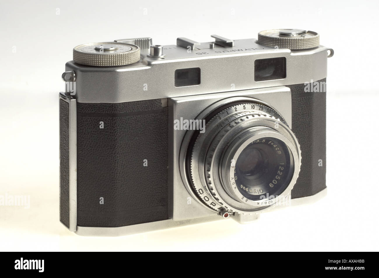 Aaa73249 Classic vieja cámara Olympus 35 obturador Copal cámara con lente fija Foto de stock