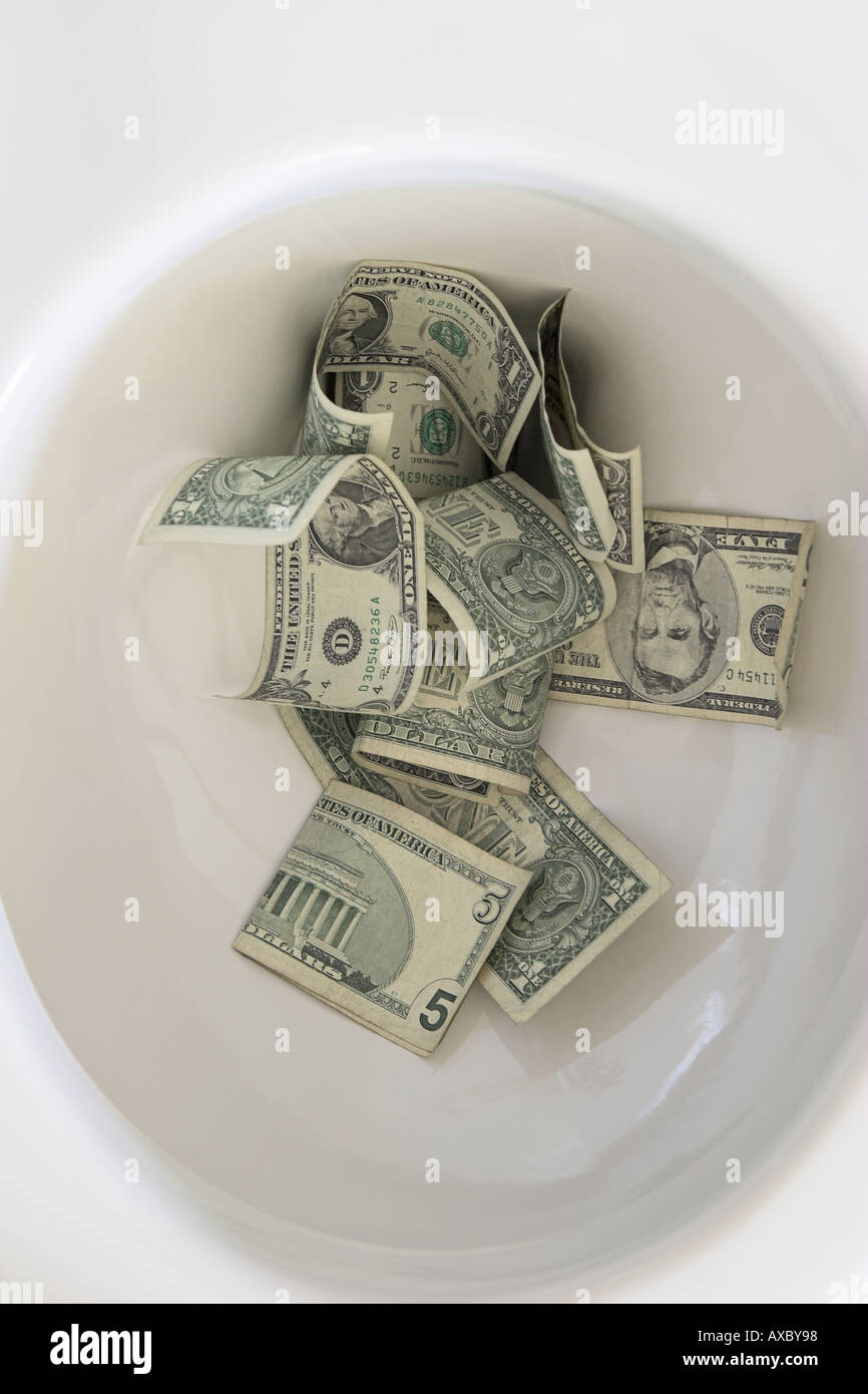 Lavado de dinero por el inodoro Foto de stock