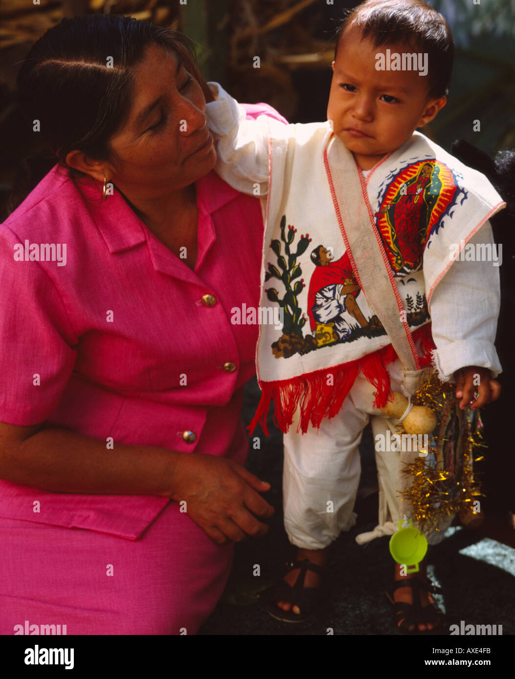 Chico vestido como Juan Diego en la fiesta de la Virgen de Guadalupe Oaxaca  México Fotografía de stock - Alamy