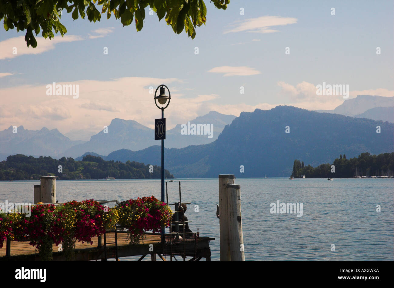 Del embarcadero del Lago de Lucerna, Suiza Foto de stock