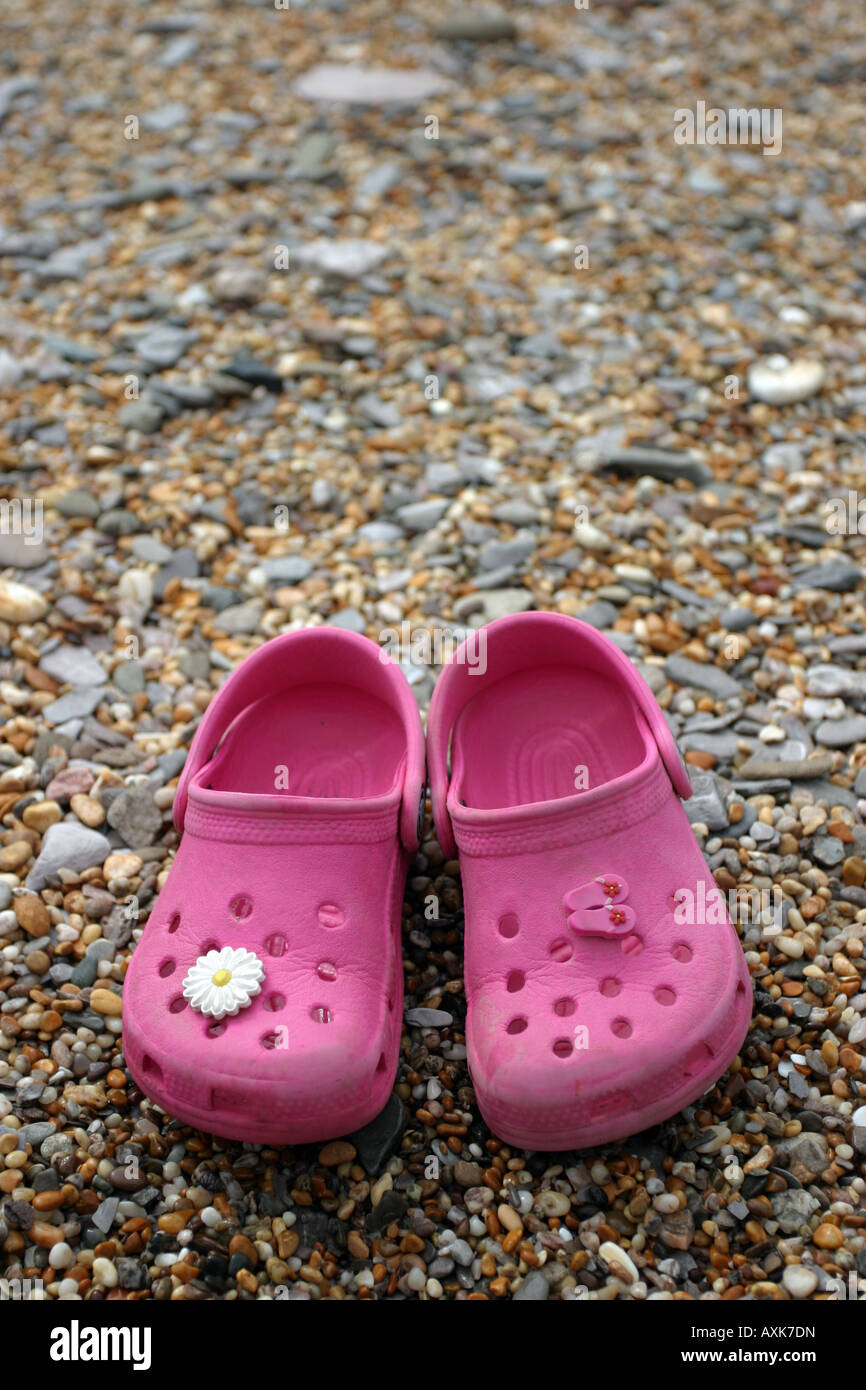 Girls crocs fotografías e imágenes de alta resolución - Alamy