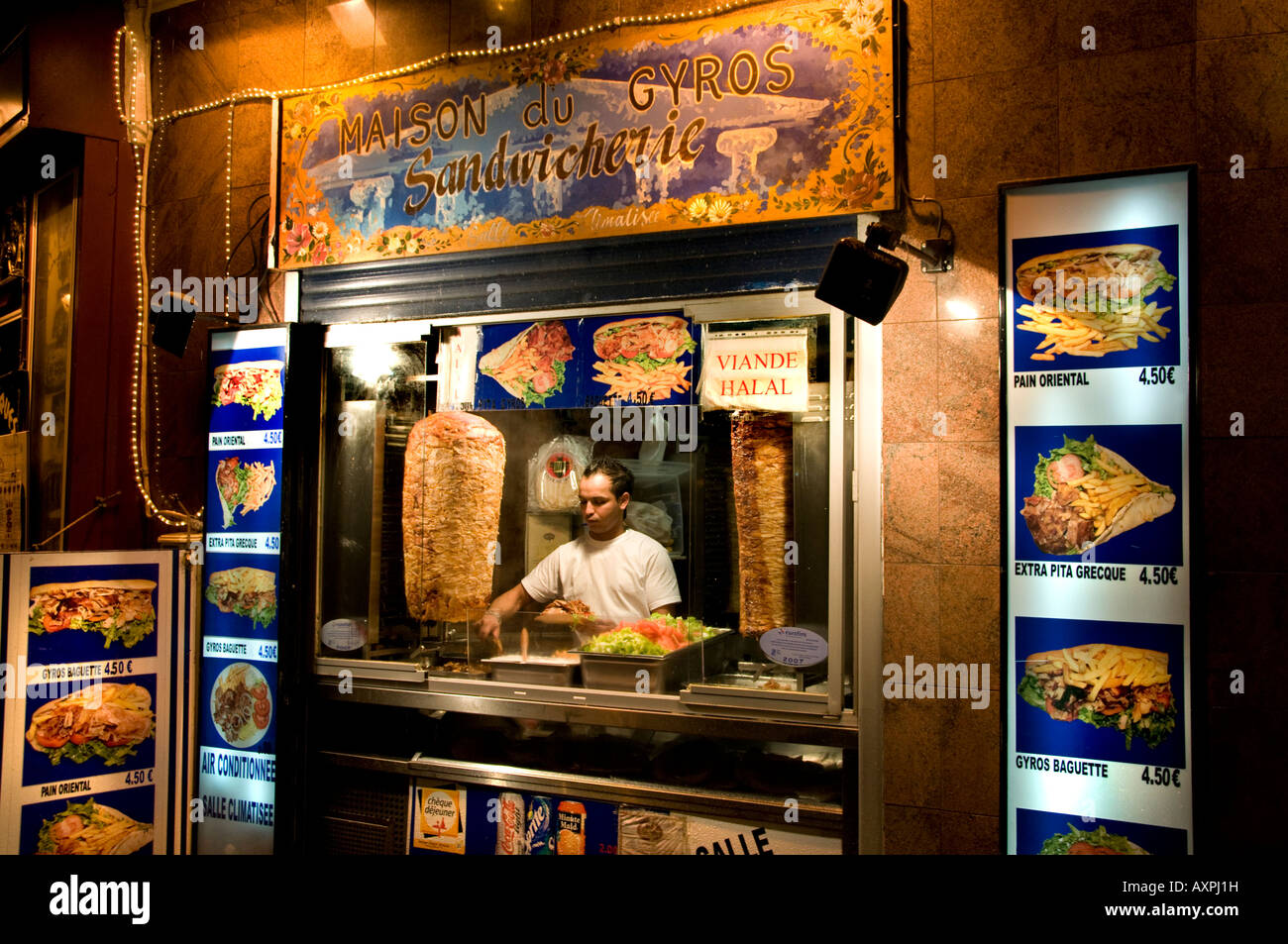 El Barrio Latino de París Barrio latino de África del norte árabe africano  maroc Marruecos Argelia Argelia Túnez Túnez kebab Fotografía de stock -  Alamy