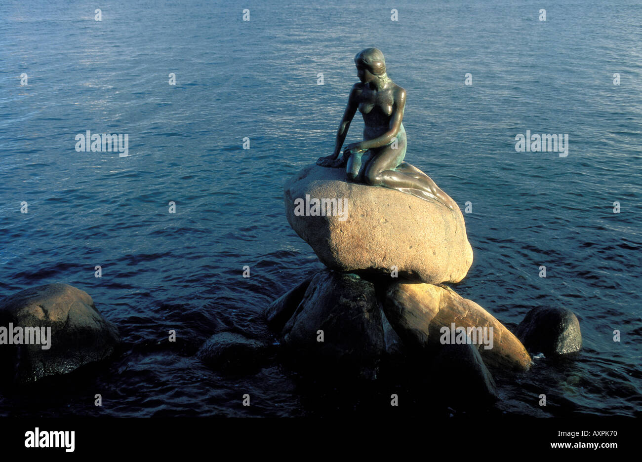 Copenhague, la estatua de la sirenita Foto de stock