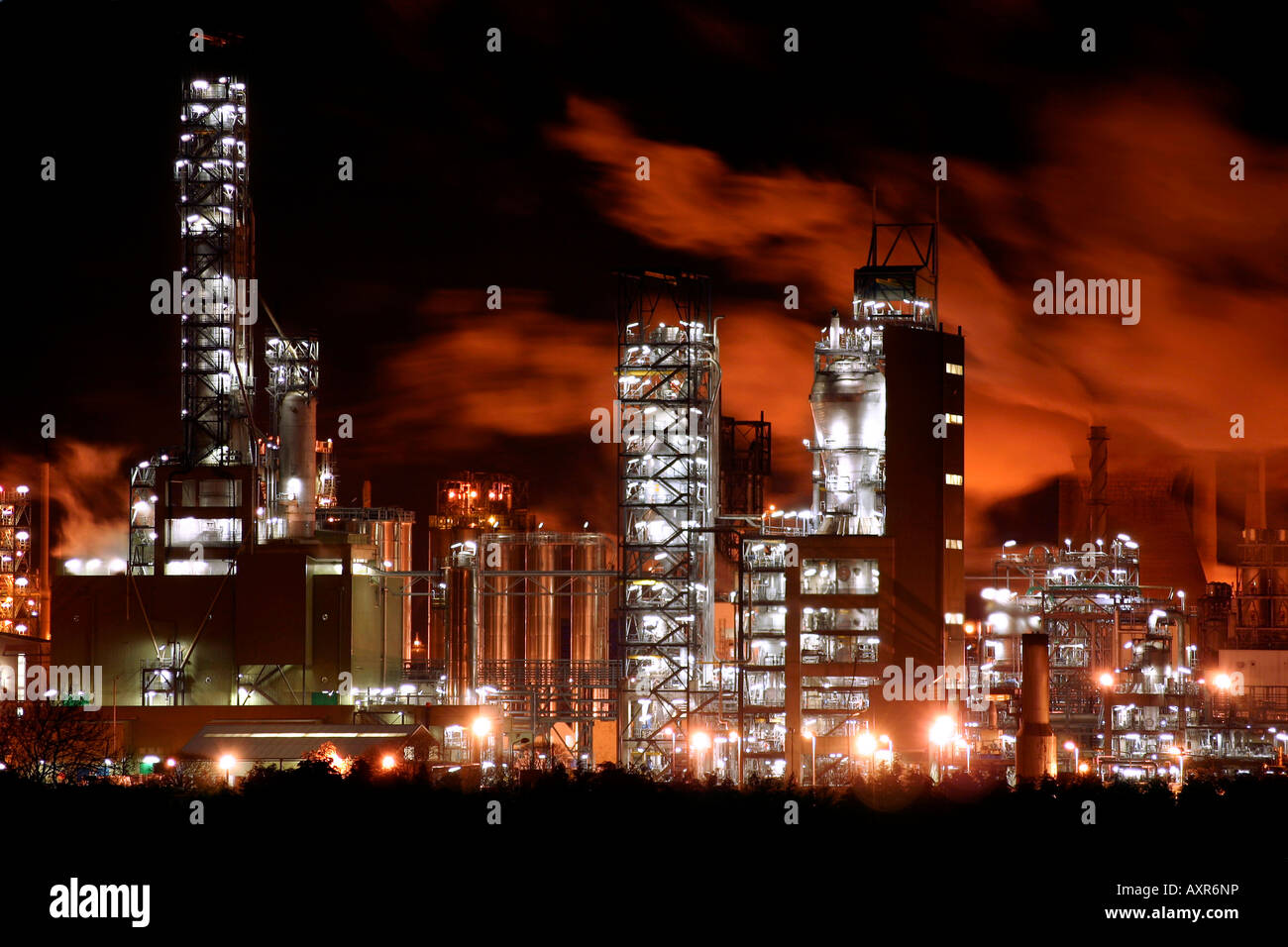 Refinería de petróleo Grangemouth en la noche, Falkirk Scotland Foto de stock