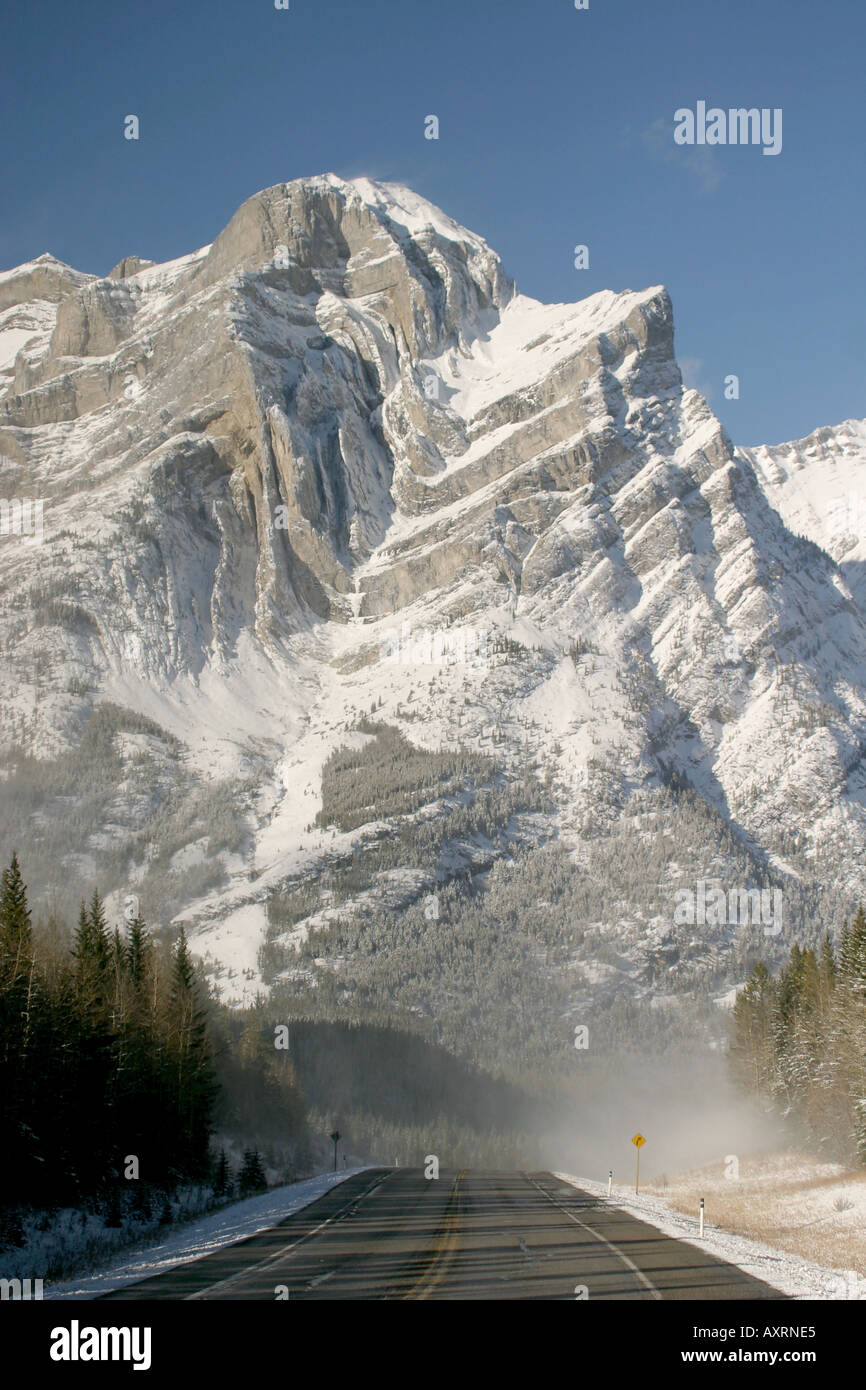 Las montañas: Montañas Rocosas Canadienses Foto de stock