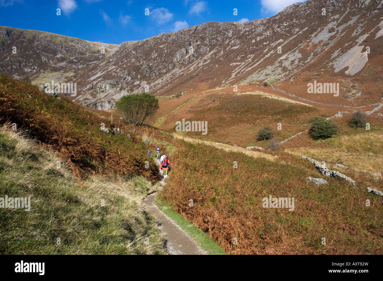 Los paseantes sobre Cader Idris, Snowdonia, Gales, Reino Unido Foto de stock