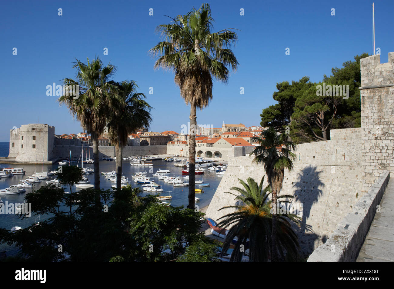 El puerto de Dubrovnik, wiew desde la puerta de Ploce, Croacia Foto de stock