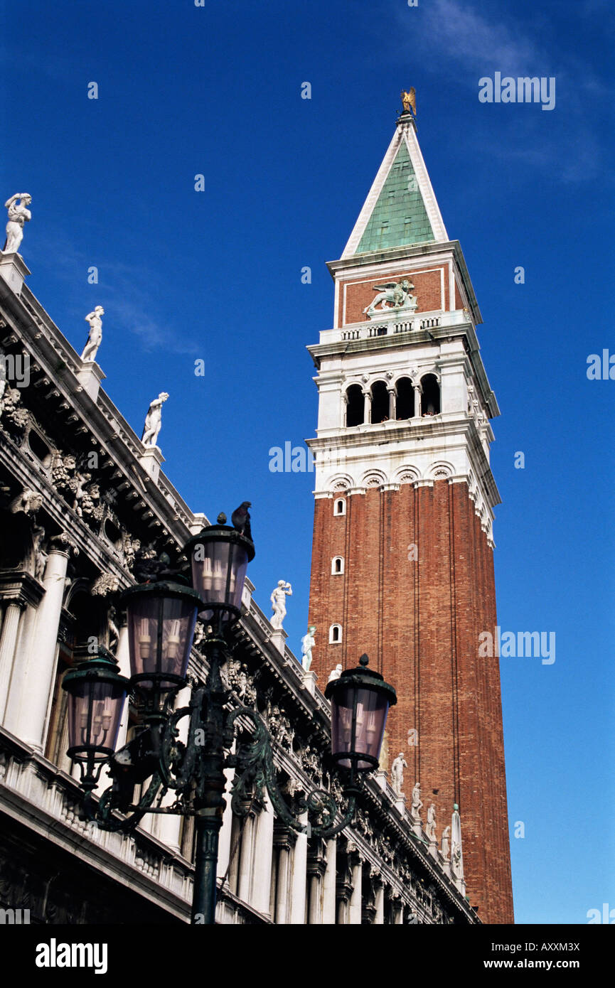 El Campanile (campanario), Venecia, Sitio del Patrimonio Mundial de la UNESCO, Véneto, Italia, Europa Foto de stock
