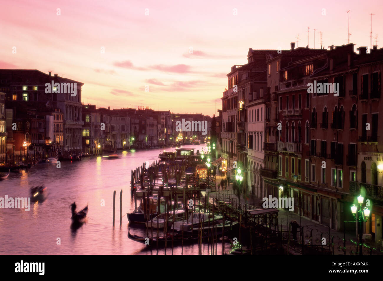 El Gran Canal al atardecer, Venecia, Sitio del Patrimonio Mundial de la UNESCO, Véneto, Italia, Europa Foto de stock
