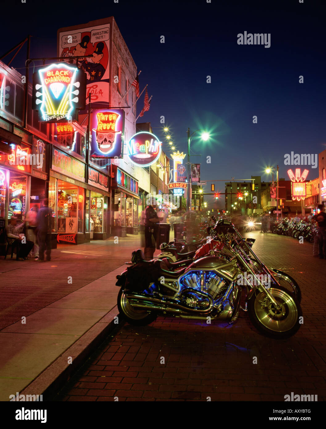 La famosa calle Beale Street en la noche, Memphis, Tennessee, Estados Unidos de América, América del Norte Foto de stock