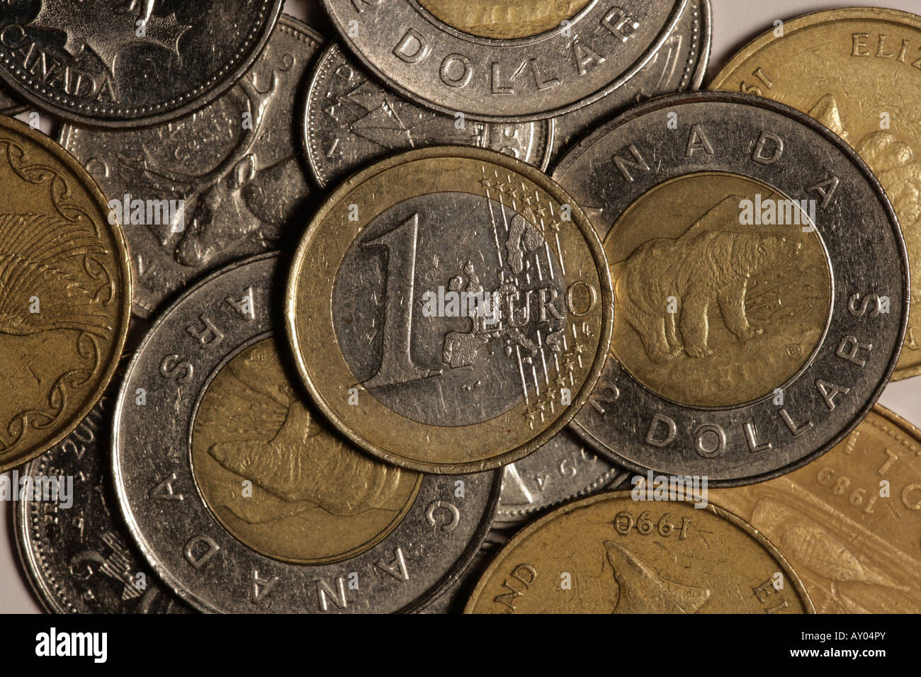 Euro canadian dollar fotografías e imágenes de alta resolución - Alamy