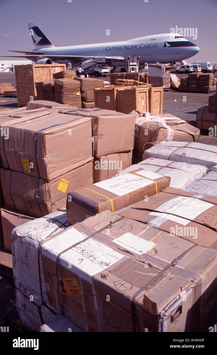 Paletas de carga para aeropuerto fotografías e imágenes de alta