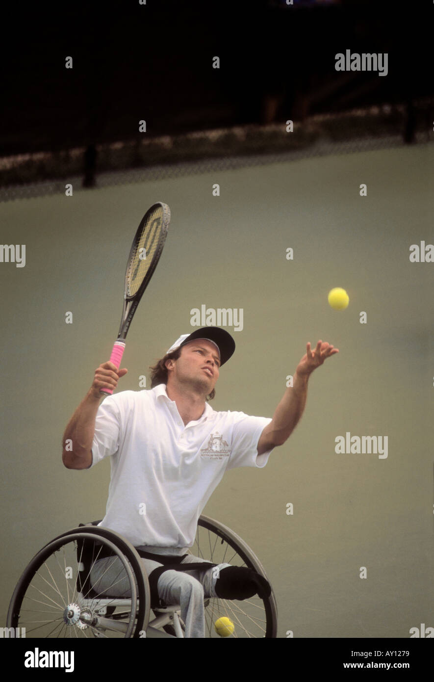 Jugador de tenis en silla de ruedas durante las Olimpiadas Especiales de Atlanta en 1996 Georgia Foto de stock