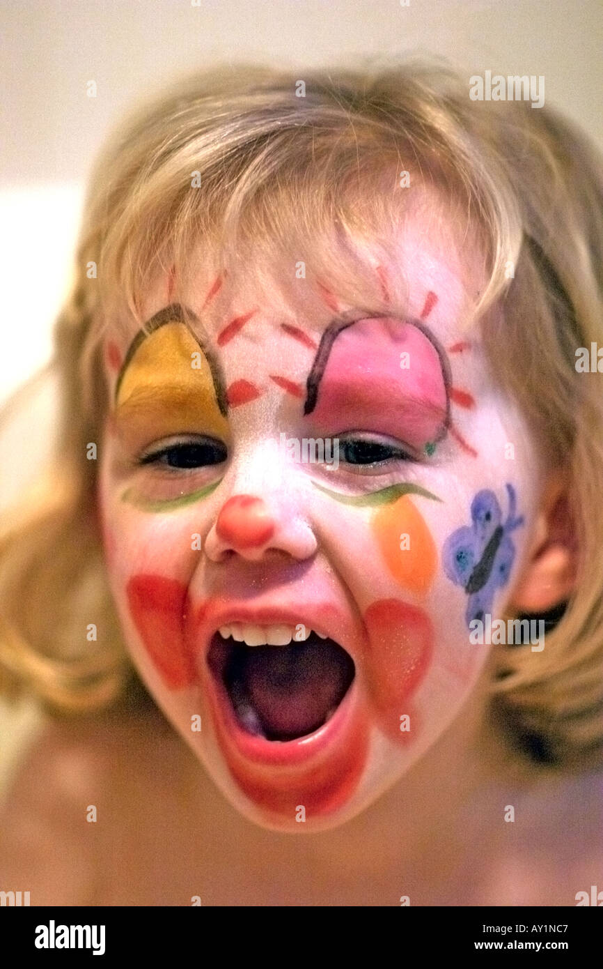 Pintura de cara a un niño Foto de stock