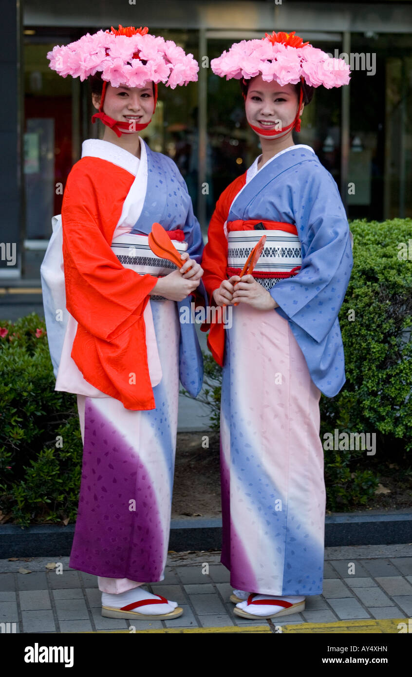 Vestido tradicional de la mujer en Fukuoka, Japón Fotografía de stock - Alamy Vestido tradicional de la mujer en Fukuoka, Japón Fotografía de stock - Alamy