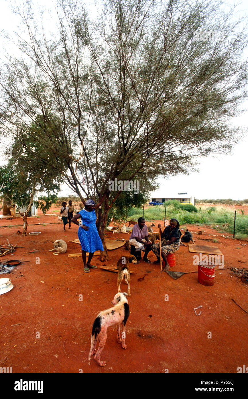 La comunidad aborigen de Australia, cerca de Alice Springs. Foto de stock