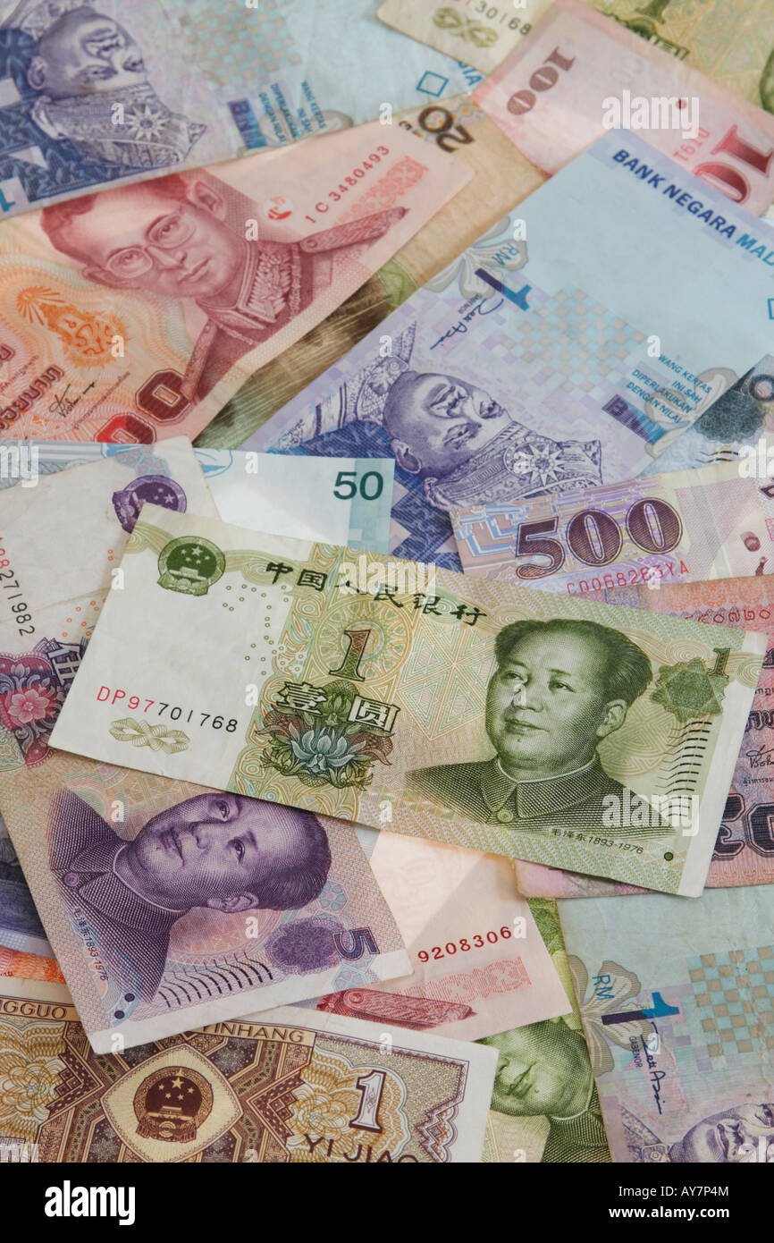 Variedad de monedas de los países asiáticos en Studio Foto de stock