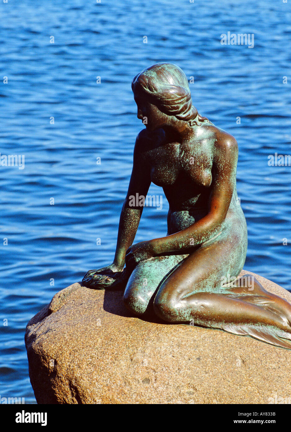 Estatua de la Sirenita de Copenhague Dinamarca Foto de stock