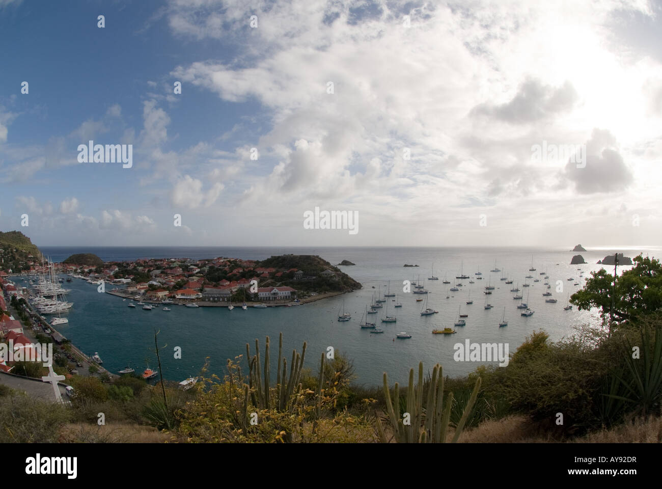 Fisheye vista del puerto de Gustavia, St Barts Indias Occidentales francesas. Foto de stock