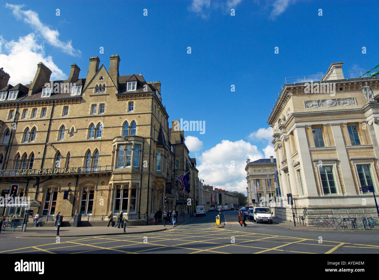 El Randolph Hotel y Taylor Institute, Oxford, Inglaterra Foto de stock