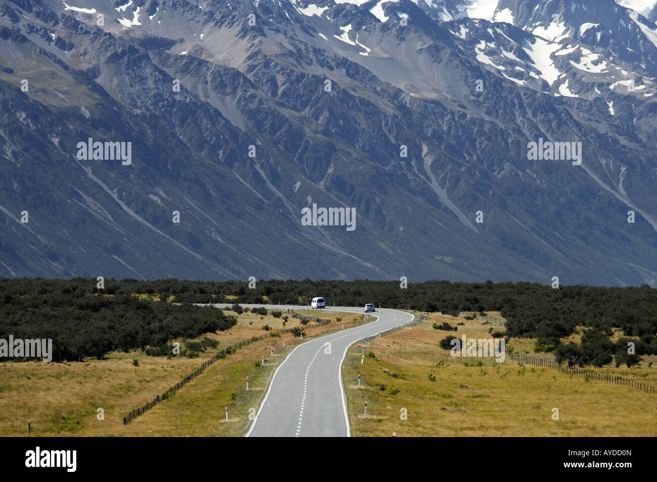 Por carretera desde Aoraki Mount Cook Mackenzie País South Canterbury, Isla del Sur, Nueva Zelanda Foto de stock
