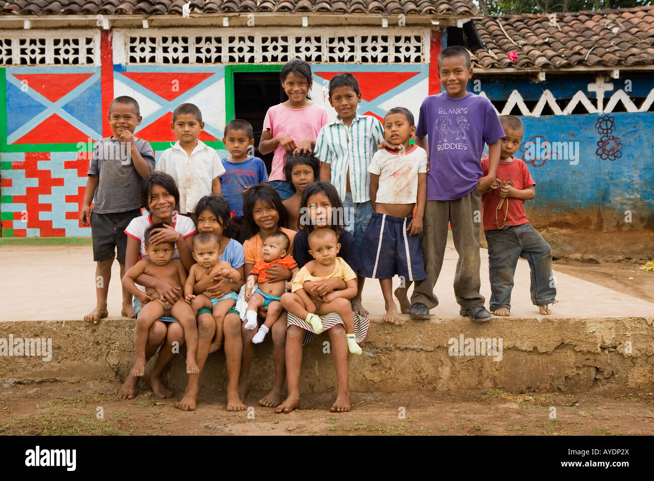 Gran Familia de niños La Isla de Ometepe Nicaragua Foto de stock